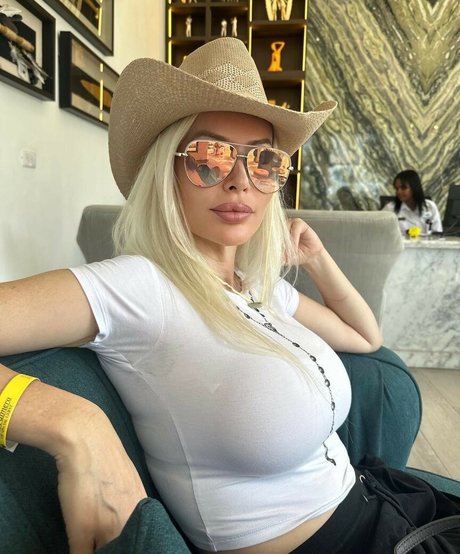 Samantha XO Swinger DJ xxx star pics