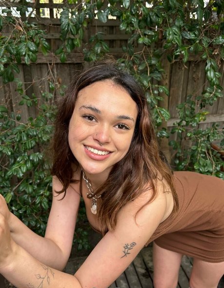 sneakyshell erotic star archive