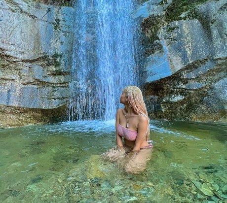 Pasabist naked model pics