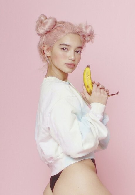 Pasabist model erotic image