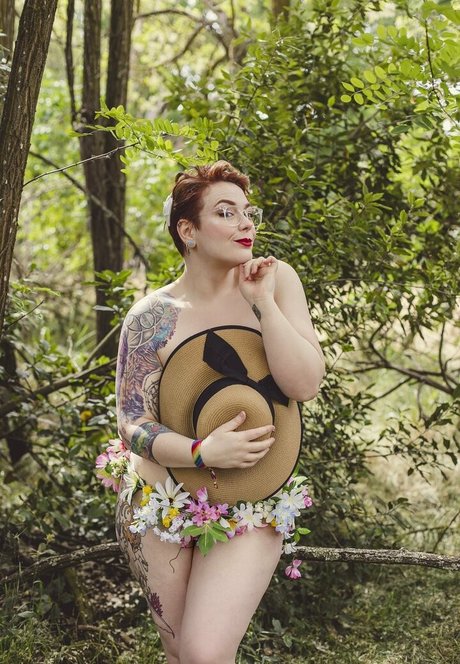 irisreigns nudes actress photos