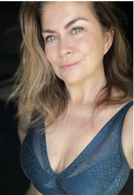 Amanda Lamb art model pic