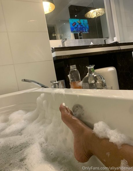 skinny white girl onlyfans erotic images