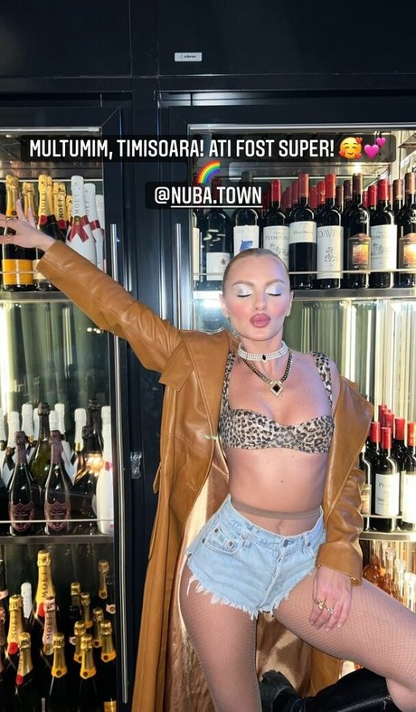 busty mom onlyfans hot photos