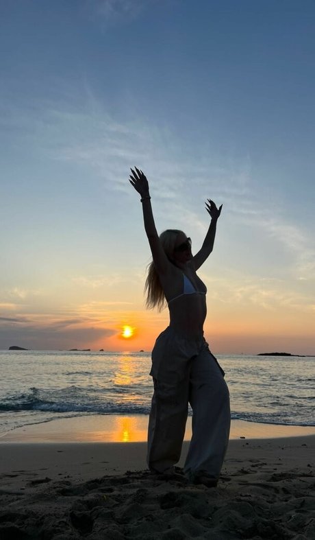 hairy pregnant onlyfans art nude galleries