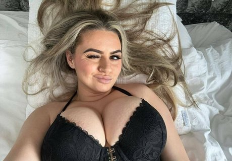 Maci Carter xxx actress img