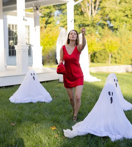 skinny shemale onlyfans pornos picture