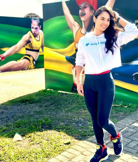 arianelipski pornstar sexy picture