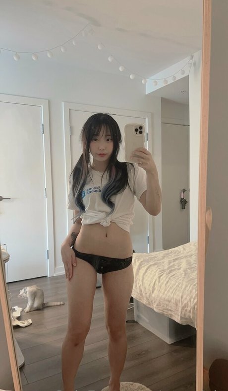 awnnivip model adult gallery