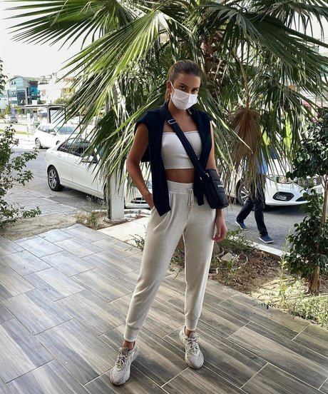 Sara Chafak nude star pictures