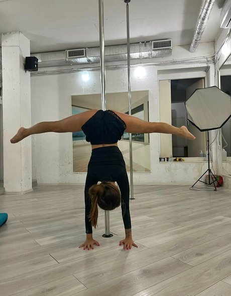 julianoble star sexy photos