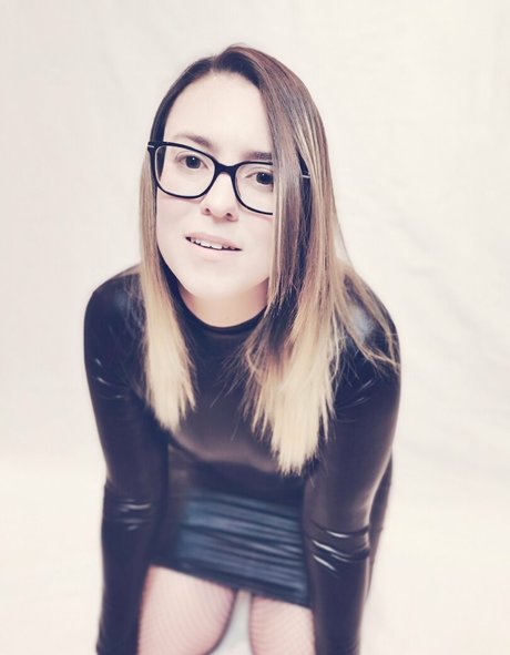 Innocenthotwifexxx model sex image