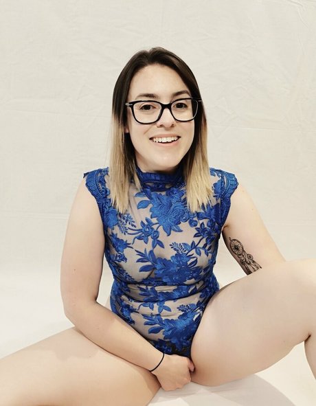 Innocenthotwifexxx pretty actress galleries