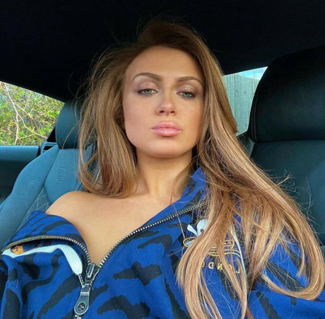 blonde secretary onlyfans perfect images