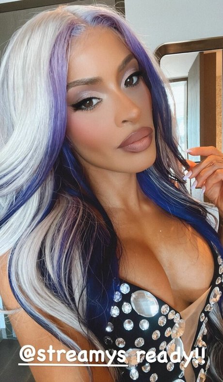 Zelina Vega model top photo