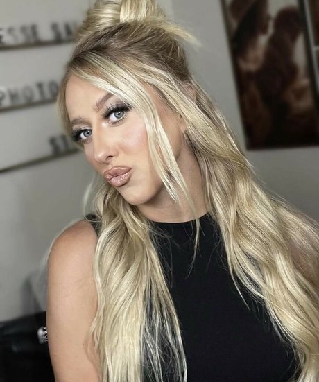 Brittany Lynne porn actress pics