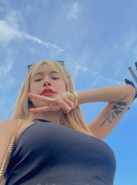 body onlyfans erotic img