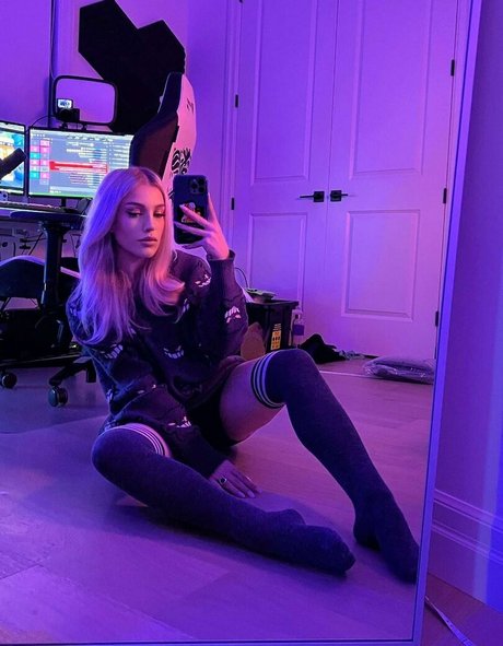 Emerome exclusive star photo