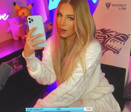 Emerome model art pics