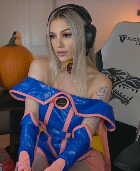 Emerome model nude archive