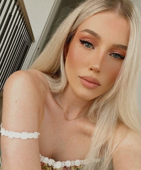 Emerome best actress picture