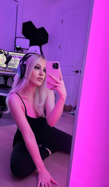 Emerome model hot pictures