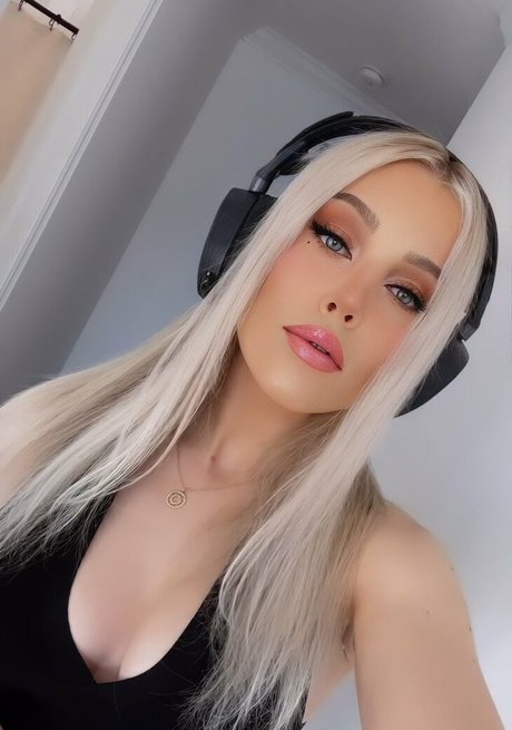 Emerome model nudes images