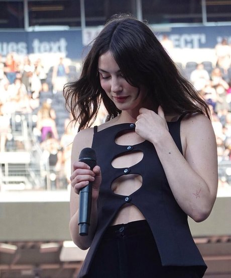 thick girls onlyfans naked pics