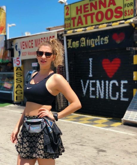 Carol Moreira model perfect image