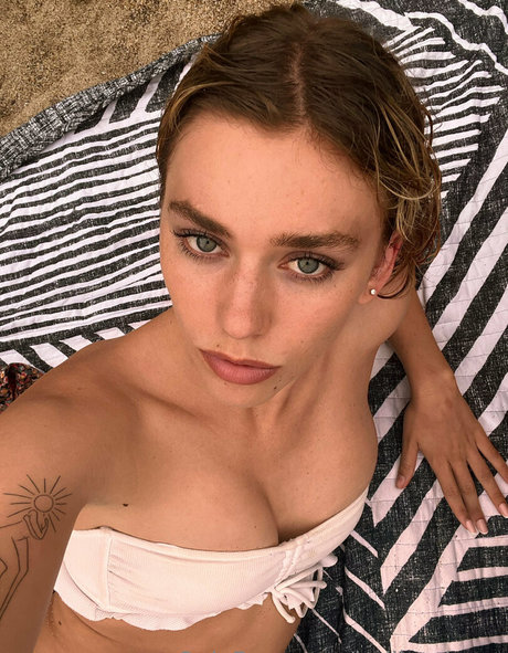 halli n lover model hd pictures