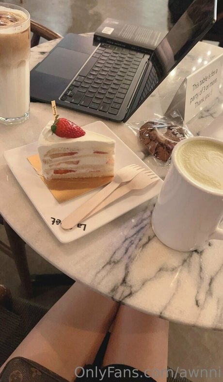 awnni sexy pornstar pics