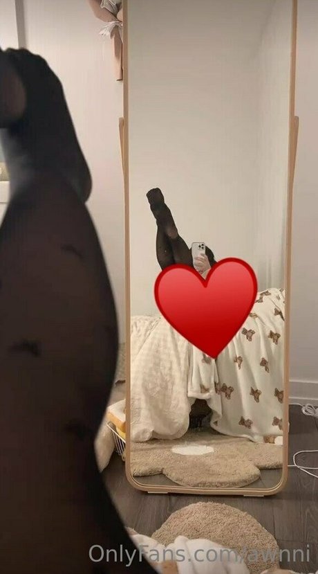 awnni nudes model pics