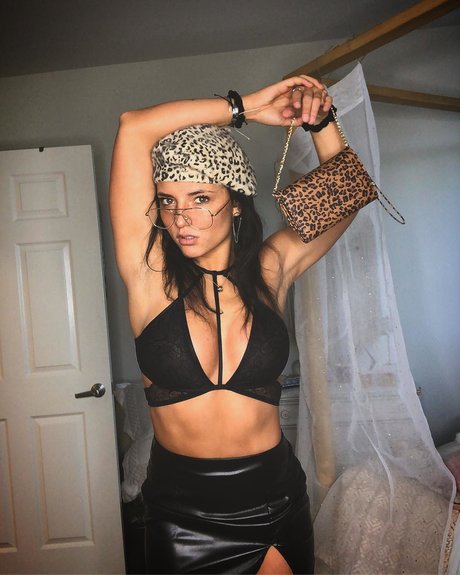 Jade Chynoweth art actress picture