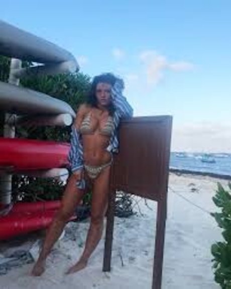 Jade Chynoweth model nice galleries