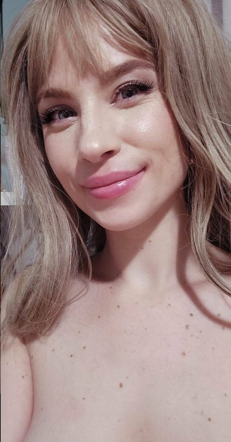 claracosmiafree model exclusive picture