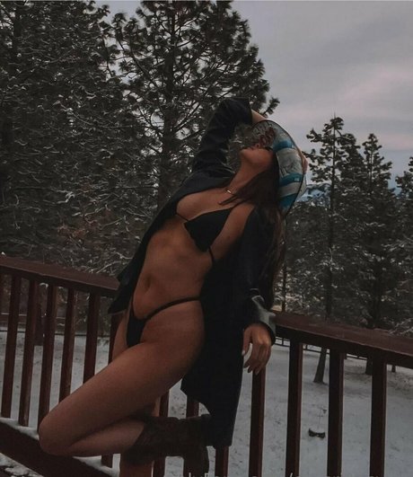 cassridesyou naked model img