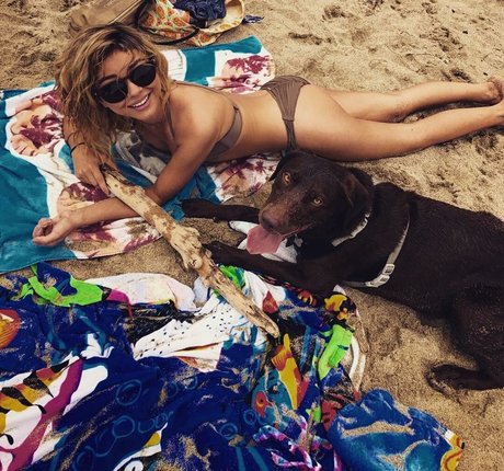 Sarah Hyland sex pornstar picture