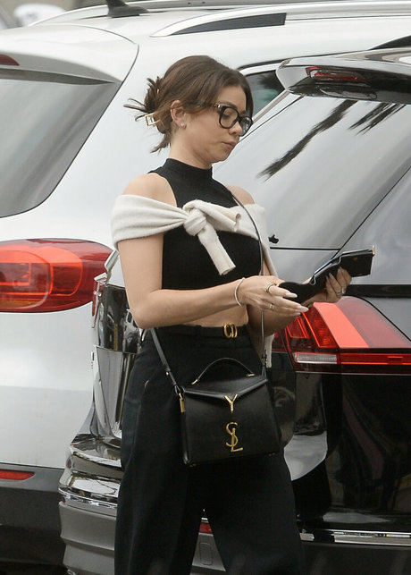 Sarah Hyland sexy model pic