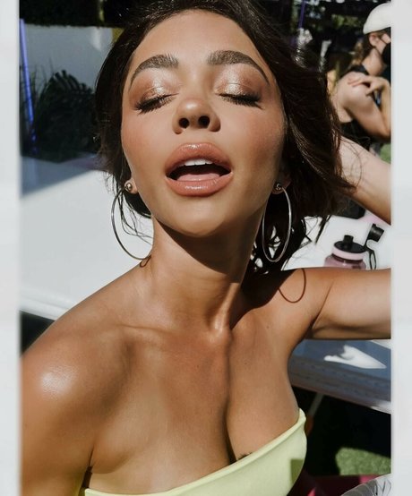 Sarah Hyland nude model gallery