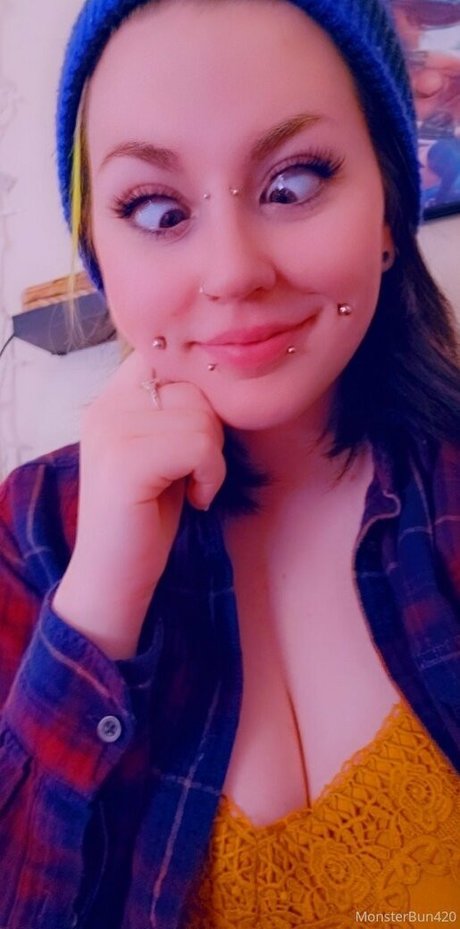 monsterbun42 naked pornstar image