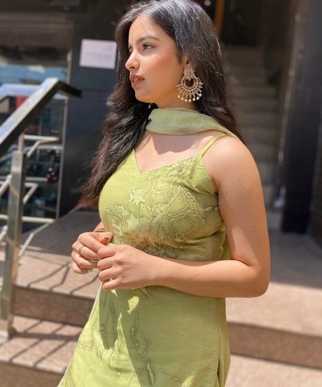 Aarushi Abrol art model image