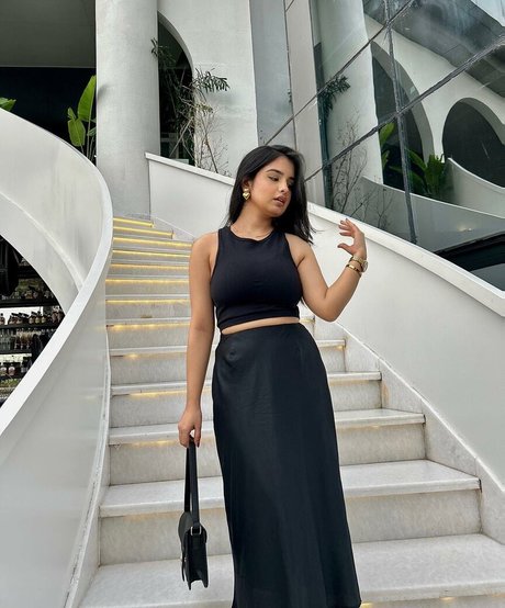 Aarushi Abrol exclusive star pic