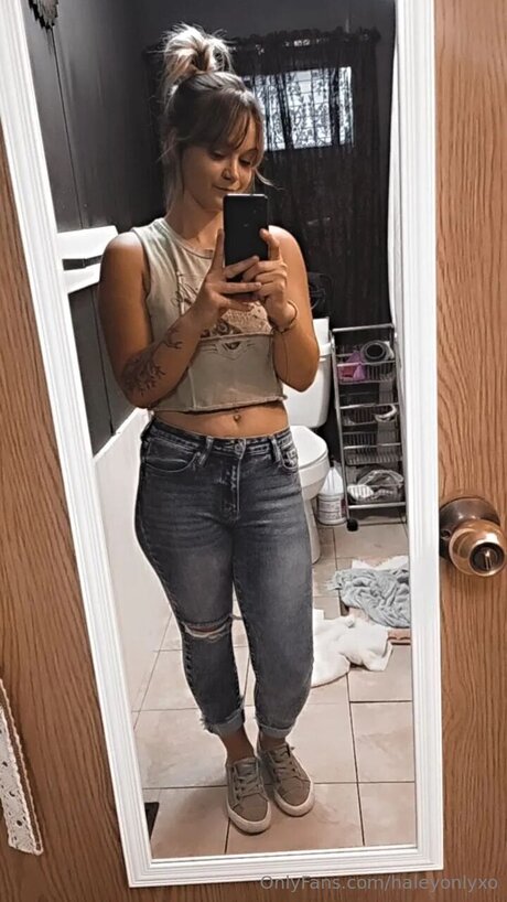 Haleyonlyxo hot actress picture