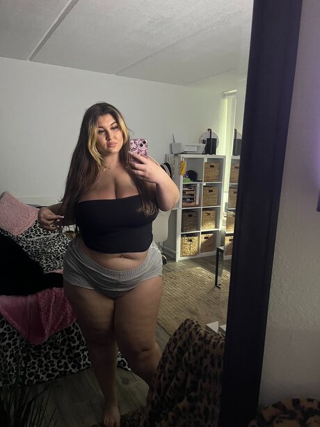 Geminiskyee pornstar hd picture