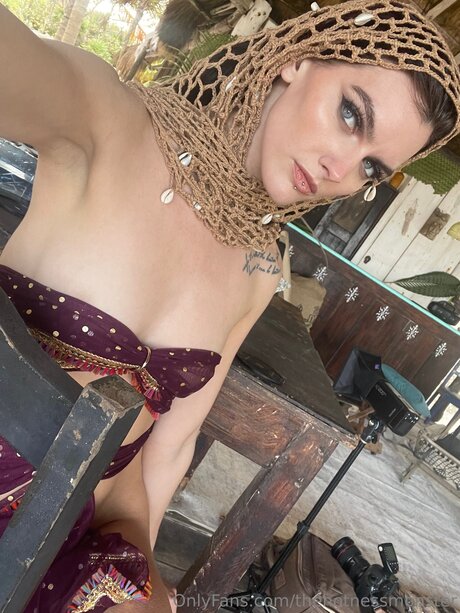 Thehotnessmonster pornstar nude img