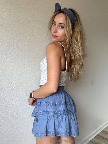 Danielle Raven model sexy pic