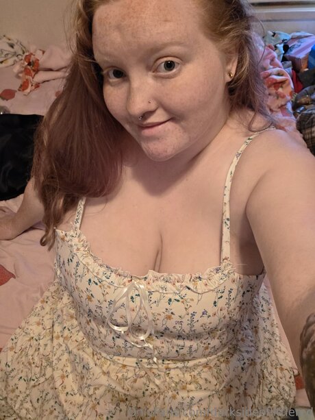 Darksideoflittlered erotic pornstar image