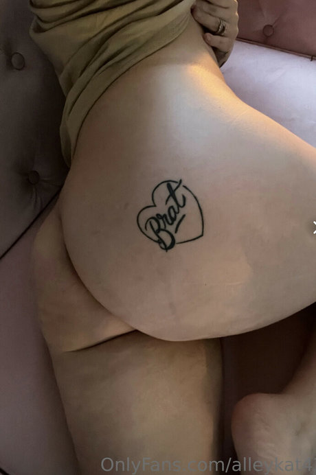 Alleykat naked actress photo