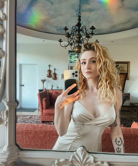 Janet Devlin top pornstar pic