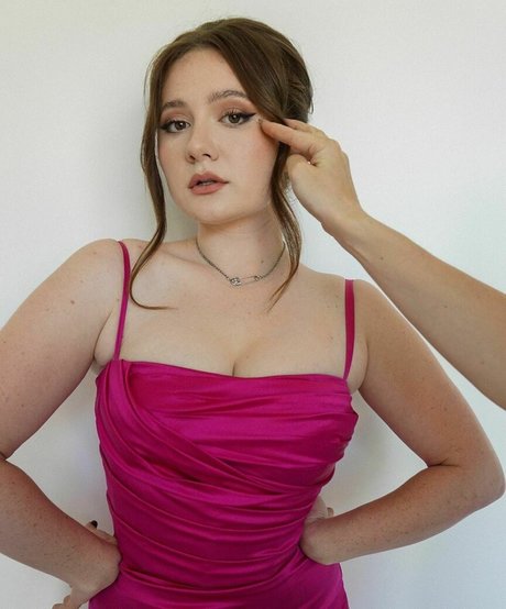 Emma Kenney pornstar perfect pics